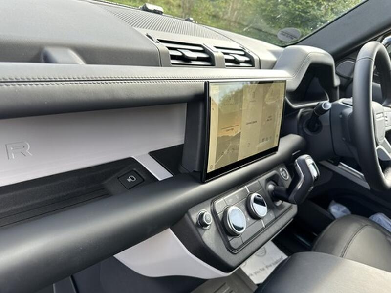 LAND ROVER DEFENDER 110