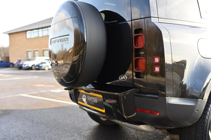 LAND ROVER DEFENDER 110