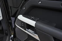 LAND ROVER DEFENDER 110