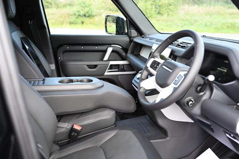 LAND ROVER DEFENDER 110