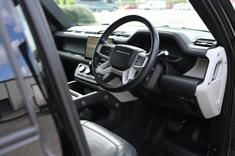 LAND ROVER DEFENDER 110