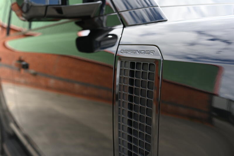 LAND ROVER DEFENDER 110
