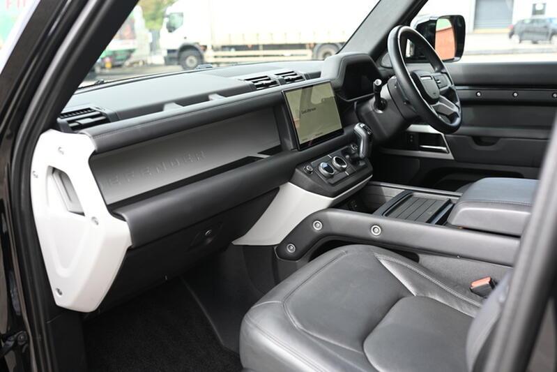 LAND ROVER DEFENDER 110