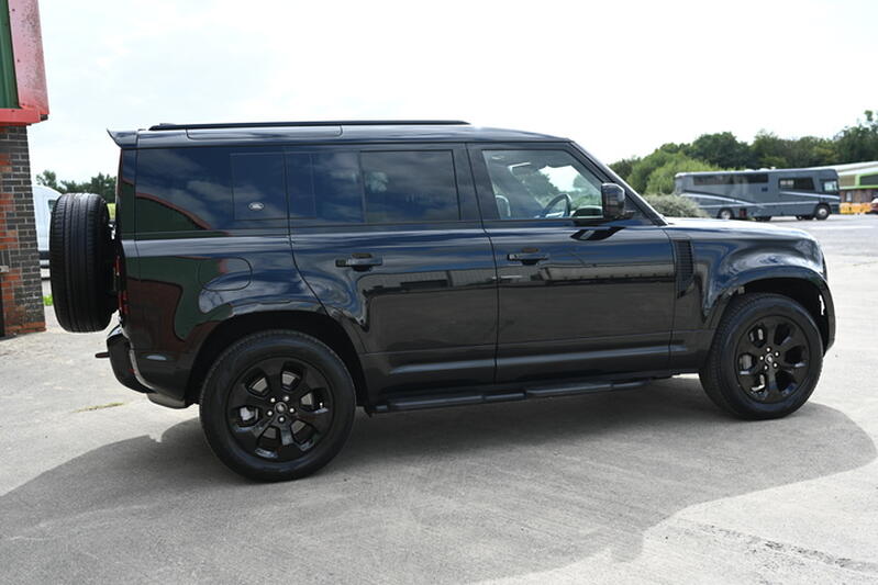 LAND ROVER DEFENDER 110