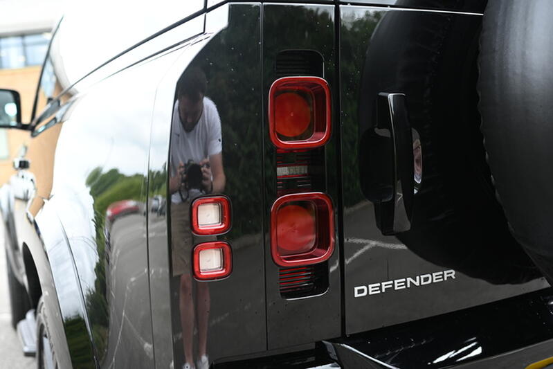LAND ROVER DEFENDER