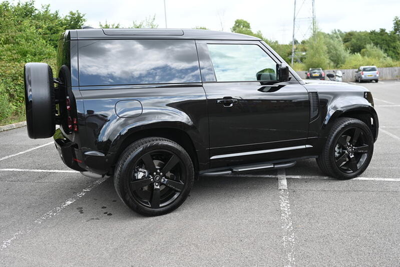 LAND ROVER DEFENDER