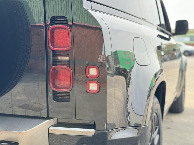 LAND ROVER DEFENDER