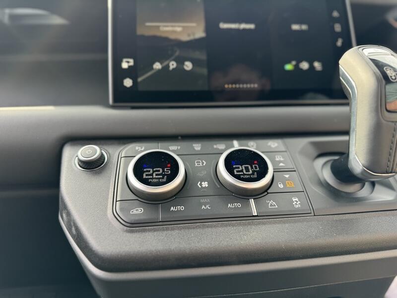 LAND ROVER DEFENDER
