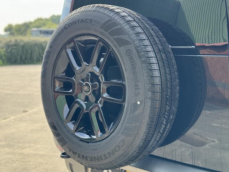 LAND ROVER DEFENDER
