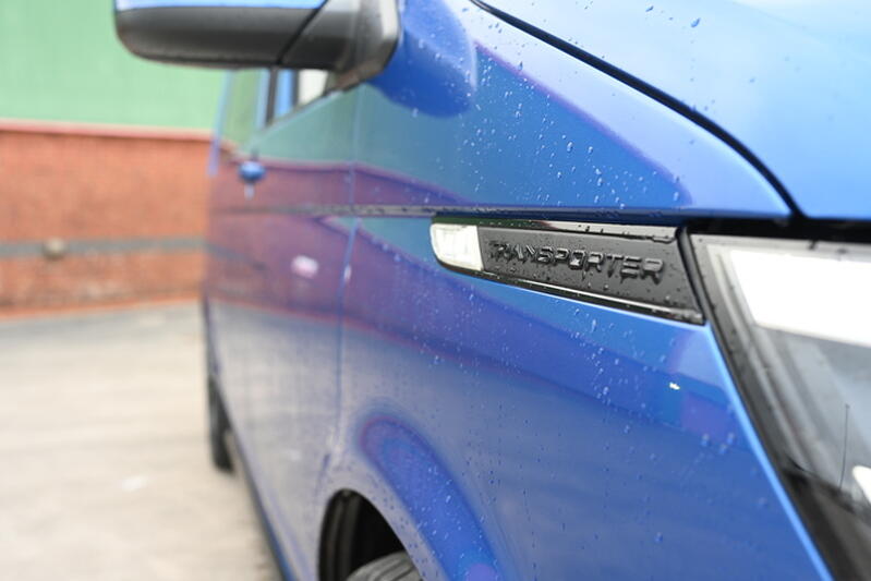 VOLKSWAGEN TRANSPORTER